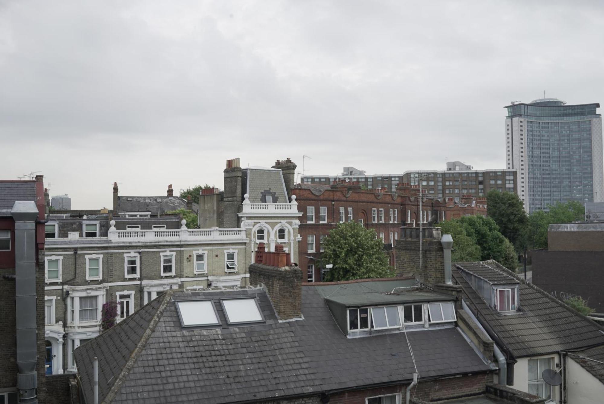 Modern Flat & Balcony In Historic West Kensington London