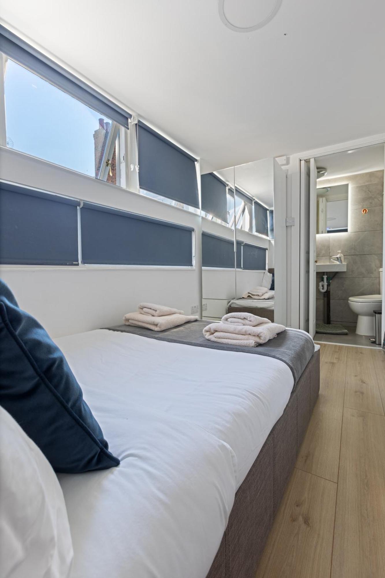 Apartment Modern Flat & Balcony In Historic West Kensington *